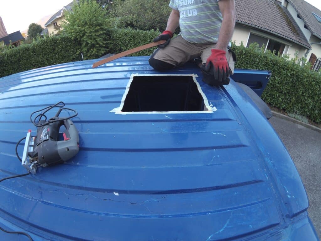 Installation-lanterneau-toit-pas-droit-1024x768