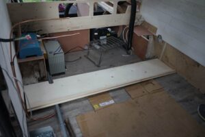 Construction-banquette-salon-1024x683