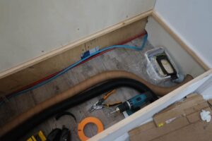 Visuel-sous-la-banquette-fourgon-1024x683